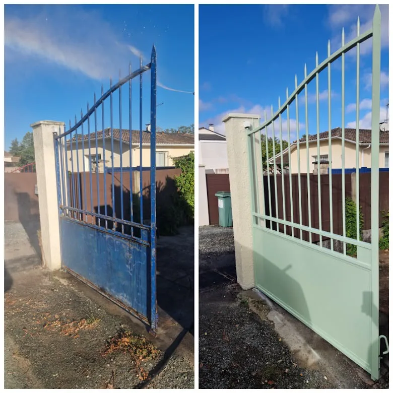 Portail métallique bleu rouillé avant et vert clair après rénovation